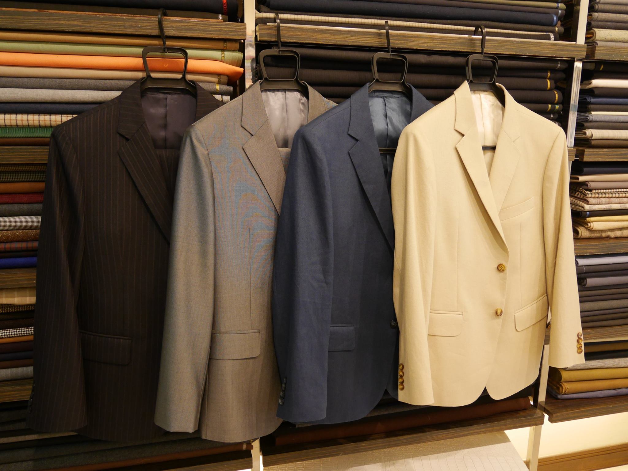 【珍愛的西裝該如何保養?】西裝穿完妥善收納才能讓西裝使用壽命更長喔!