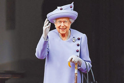 英國女王伊莉莎白二世的穿衣哲學，「色票式穿搭」人人都可是女王!